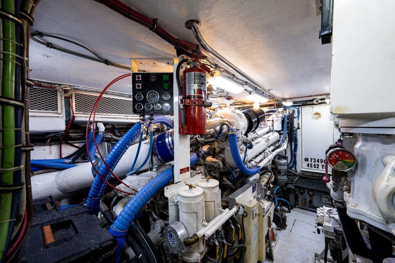 Продажа яхты ENCHANTRESS - Hatteras