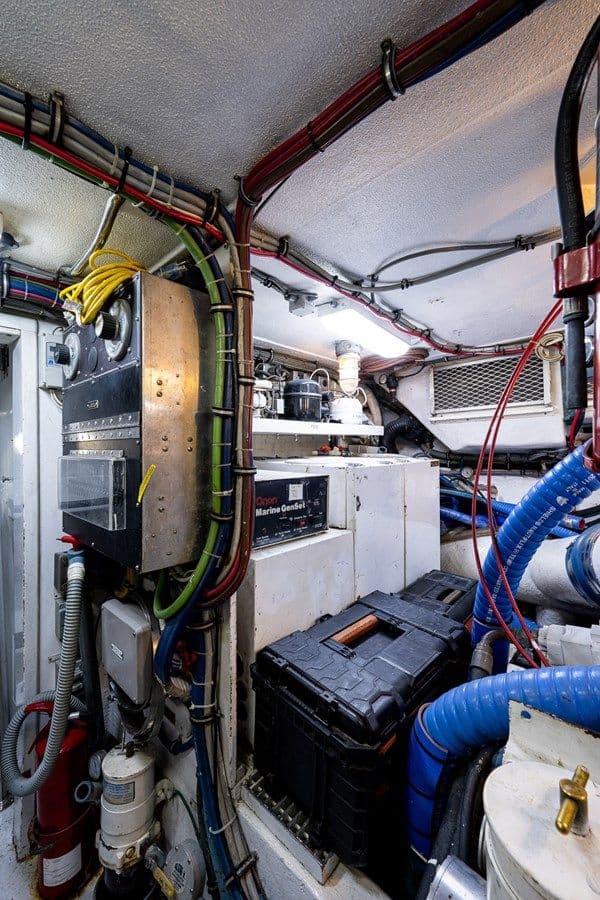 Продажа яхты ENCHANTRESS 65