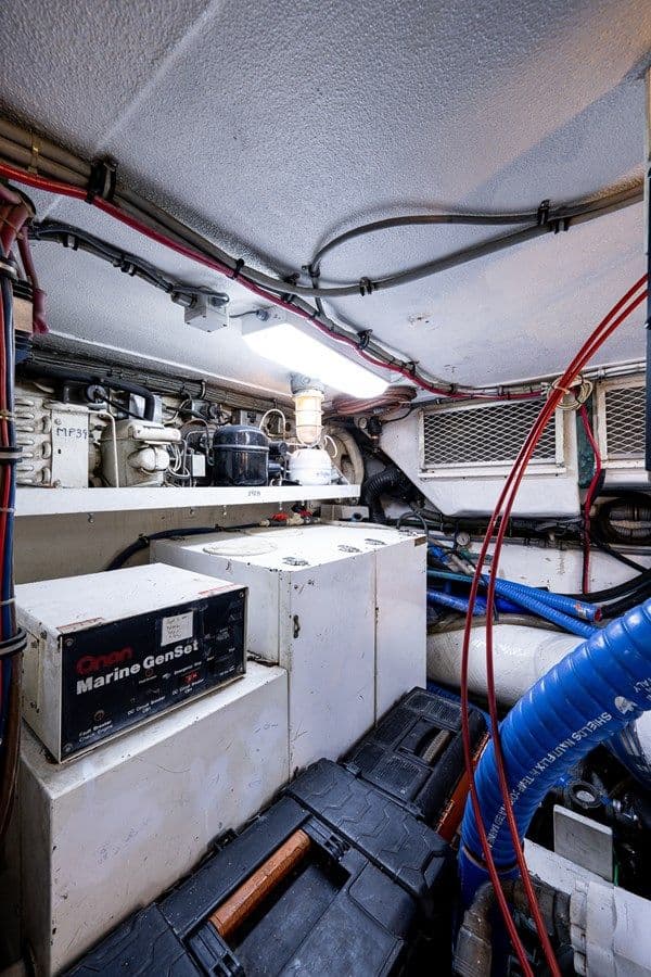 Лучшая цена на ENCHANTRESS - Hatteras