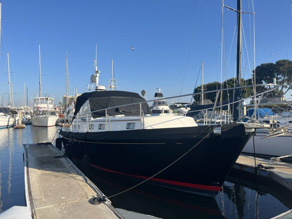 Buy a yacht LIO KAI - GRAND BANKS MARINE
