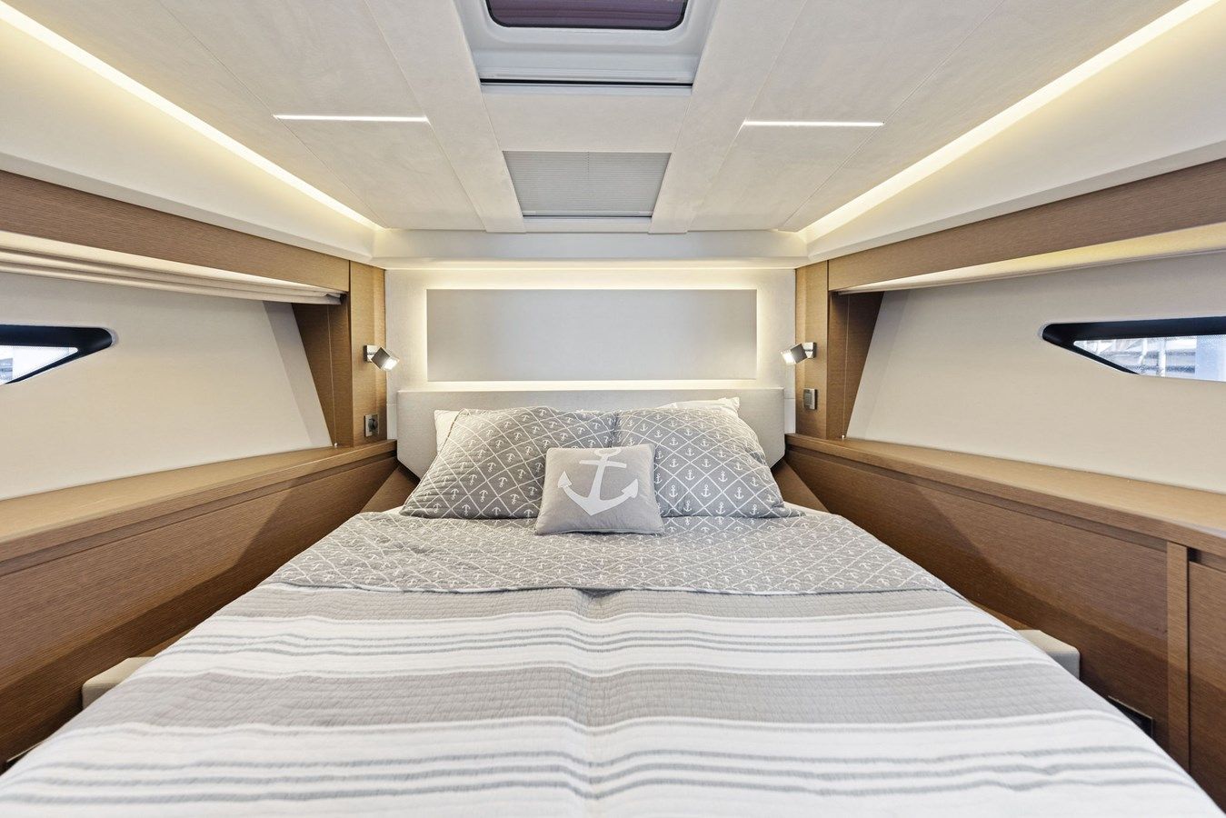 Лучшая цена на H2OFFICE 520 Flybridge