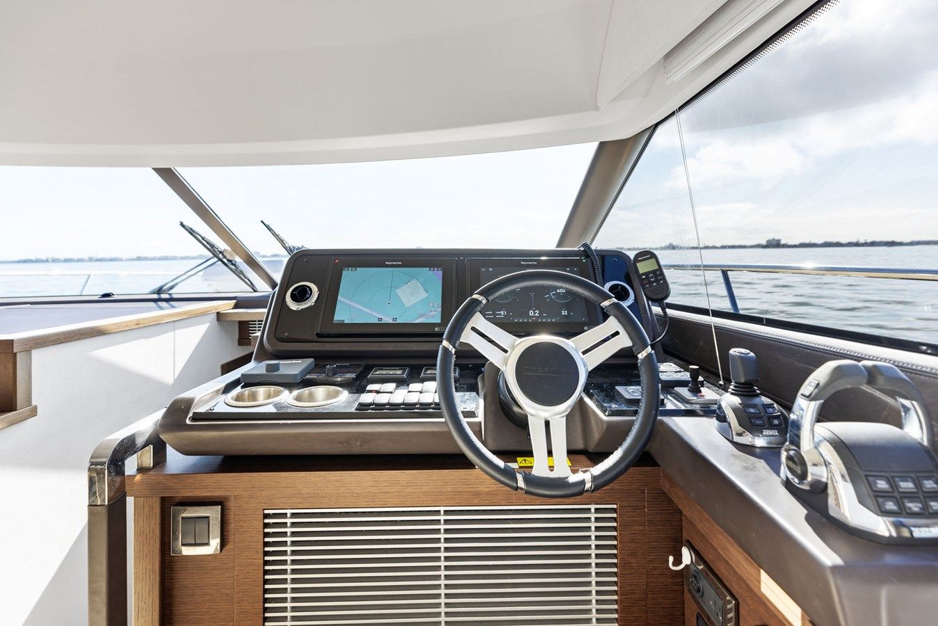 Стоимость яхты H2OFFICE 520 Flybridge