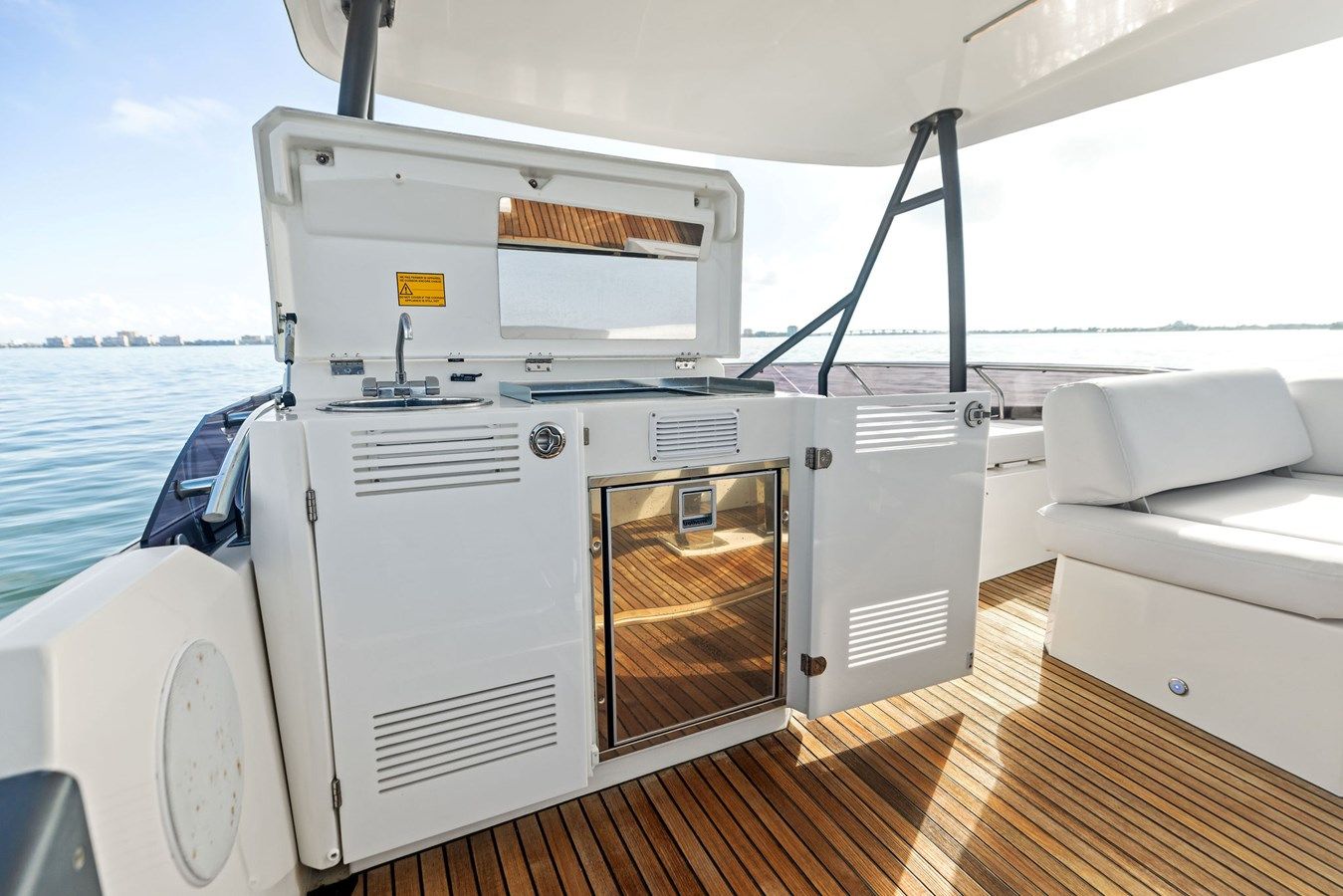 Купить яхту H2OFFICE - PRESTIGE в Shestakov Yacht Sales