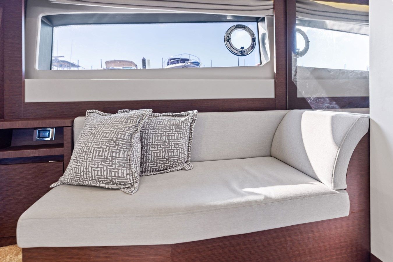 Лучшая цена на H2OFFICE 52