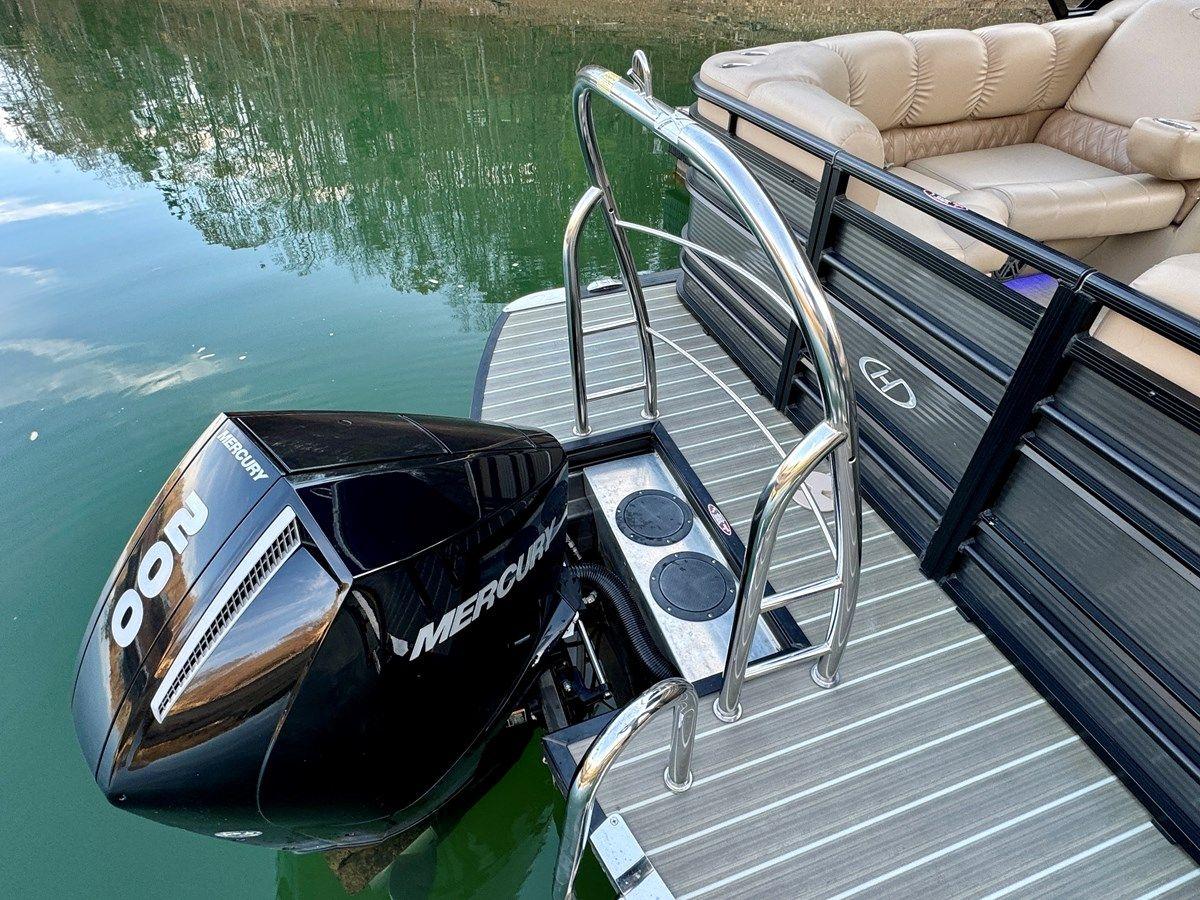 Buy a 019 Harris Solstice 220 CWDH NLSR - HARRIS at Shestakov Yacht Sales