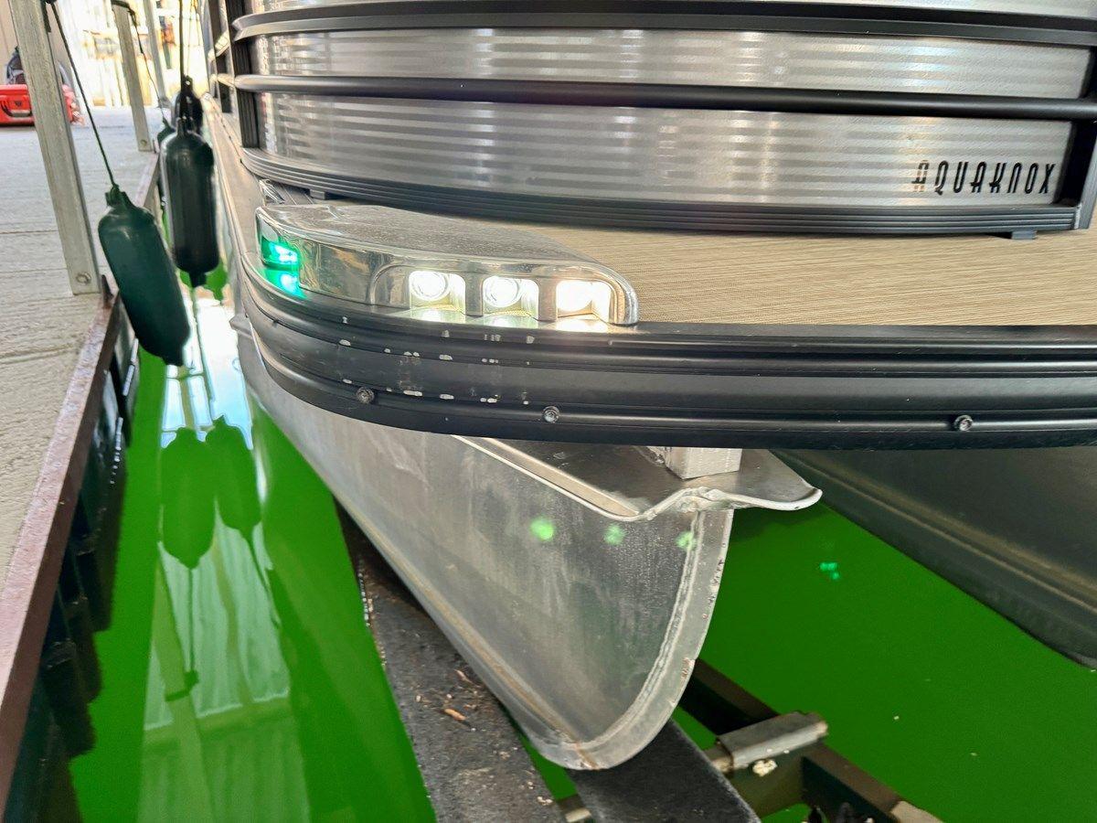 Buy a 019 Harris Solstice 220 CWDH NLSR Solstice 220 CWDH Tritoon at Shestakov Yacht Sales