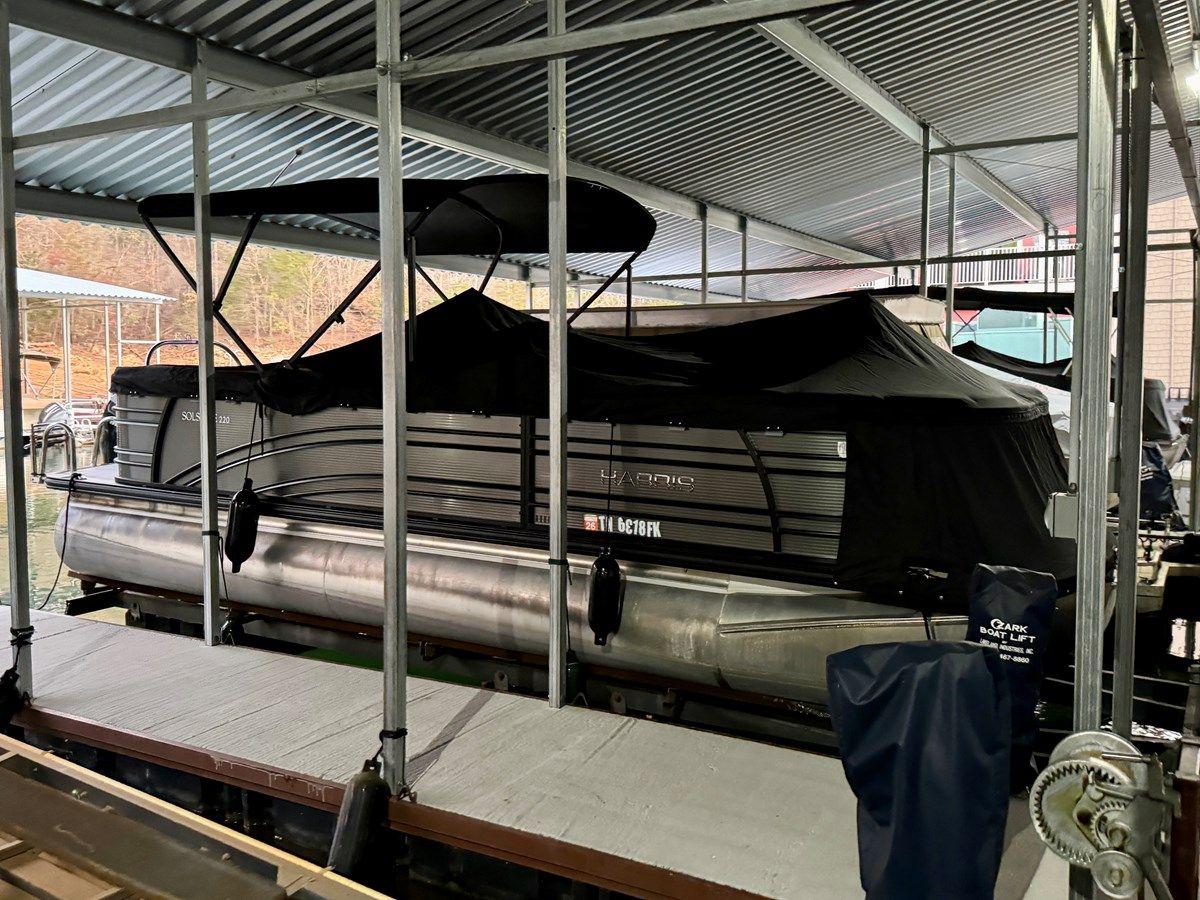 Buy a 019 Harris Solstice 220 CWDH NLSR Solstice 220 CWDH Tritoon at Shestakov Yacht Sales