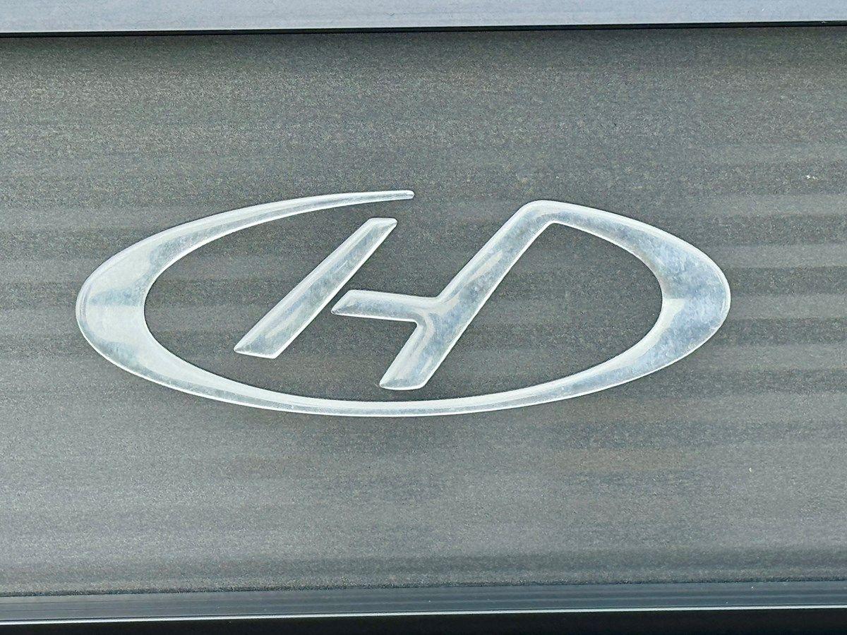 Buy a 019 Harris Solstice 220 CWDH NLSR 2019 at Shestakov Yacht Sales