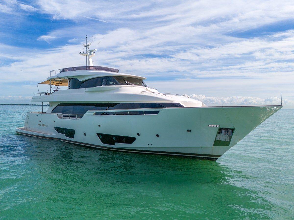 best yacht sales deals 2015 Custom Line Navetta 28 92