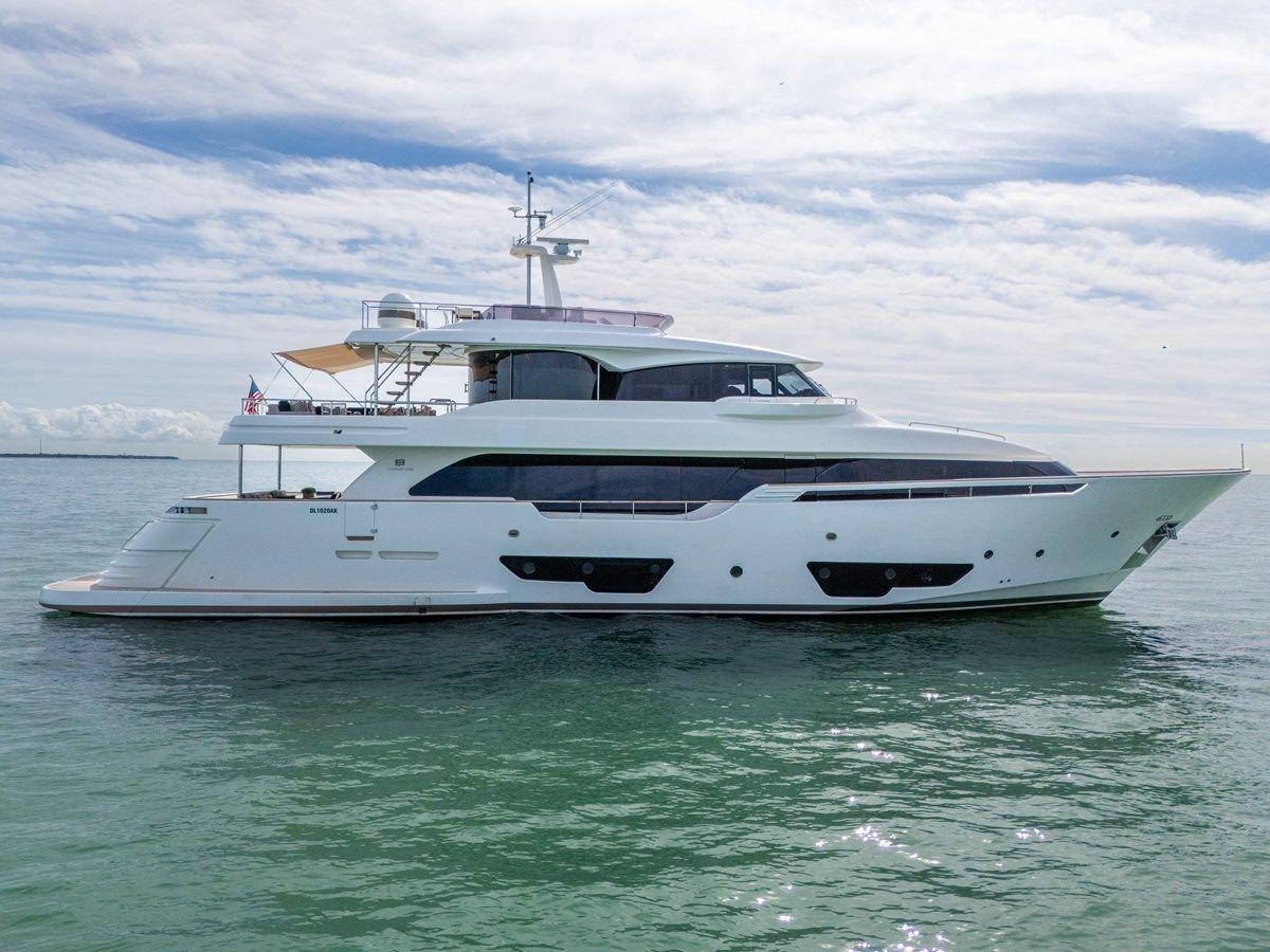 2015 Custom Line Navetta 28 - Custom Line