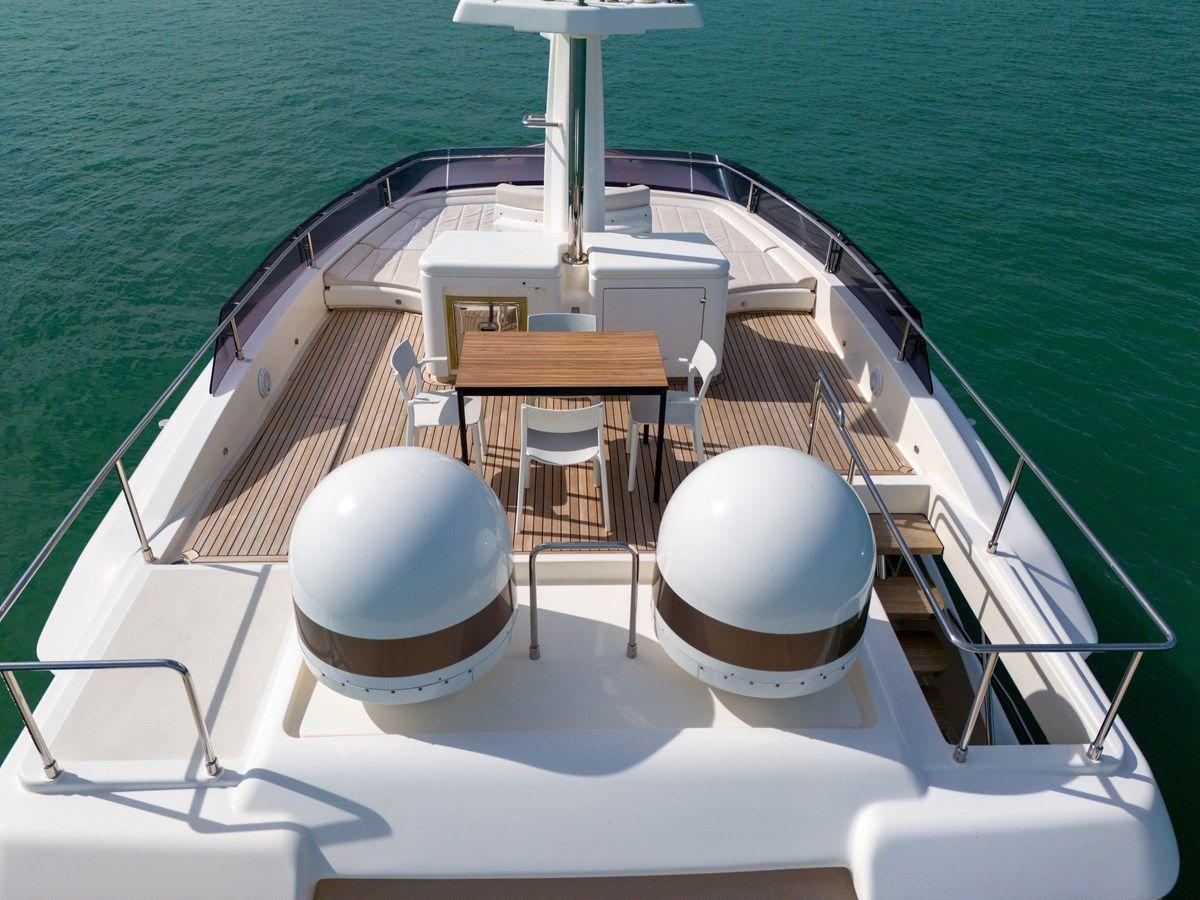 the best price on 2015 Custom Line Navetta 28