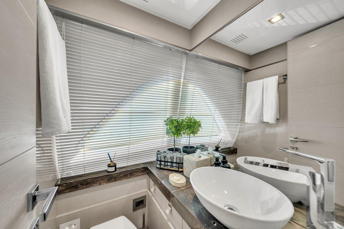 2015 Custom Line Navetta 28 92