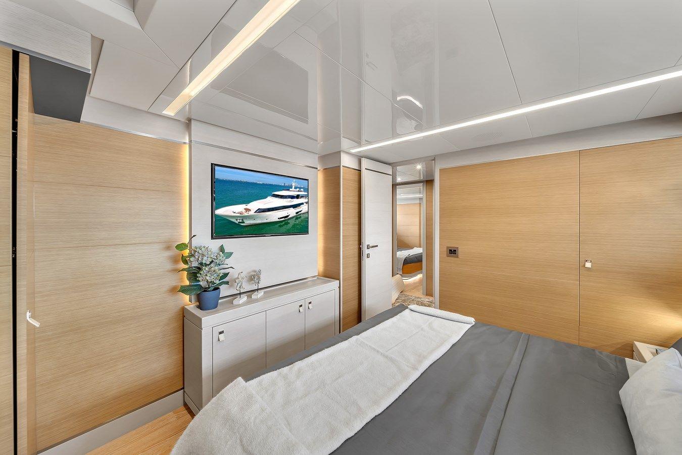 best yacht sales deals 2015 Custom Line Navetta 28 - Custom Line