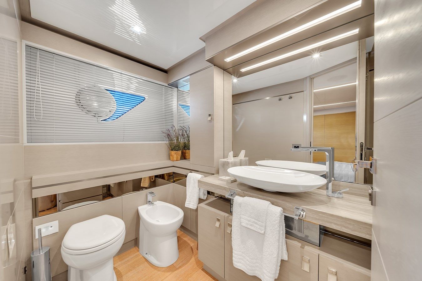 Buy a yacht 2015 Custom Line Navetta 28