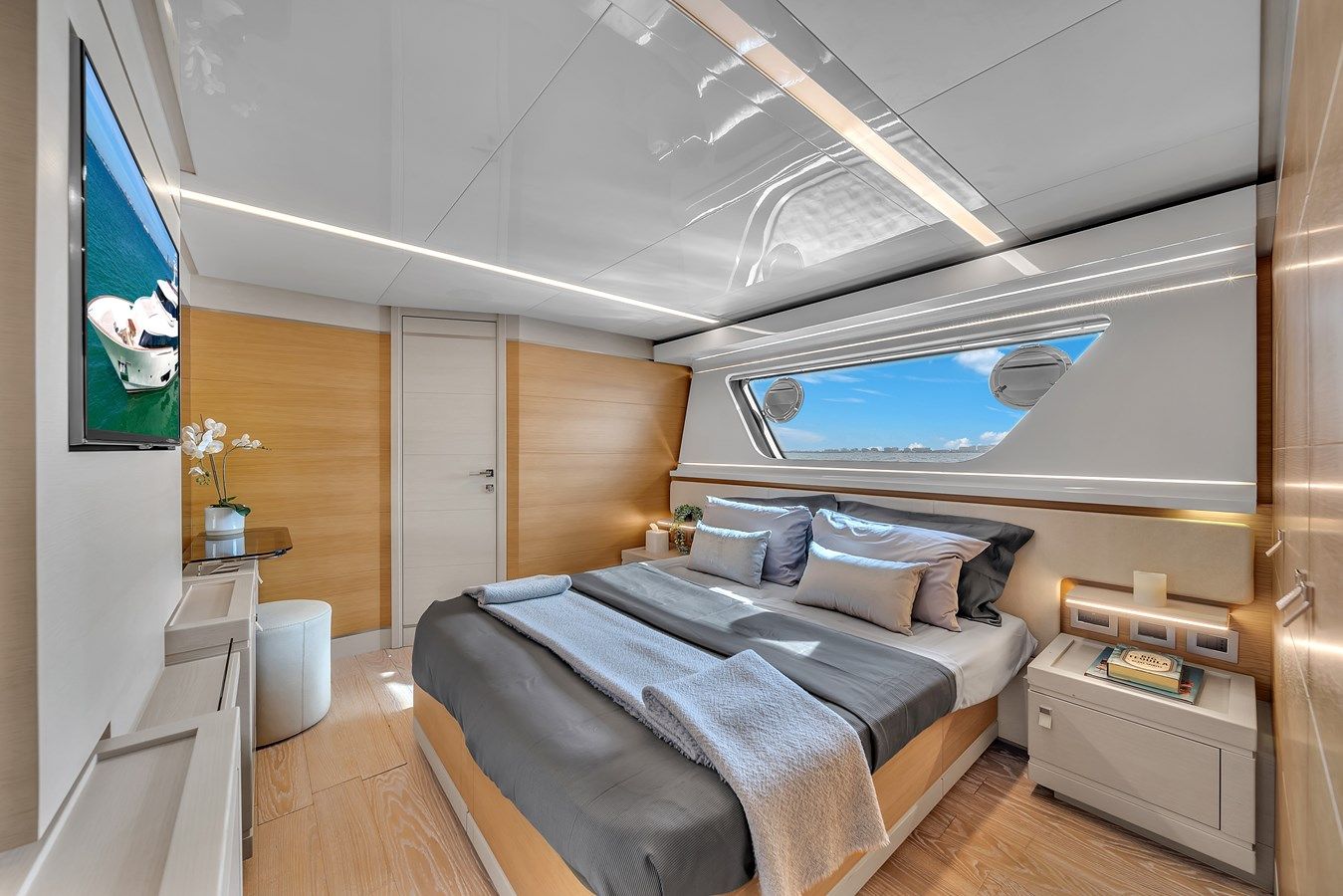 2015 Custom Line Navetta 28 92 price