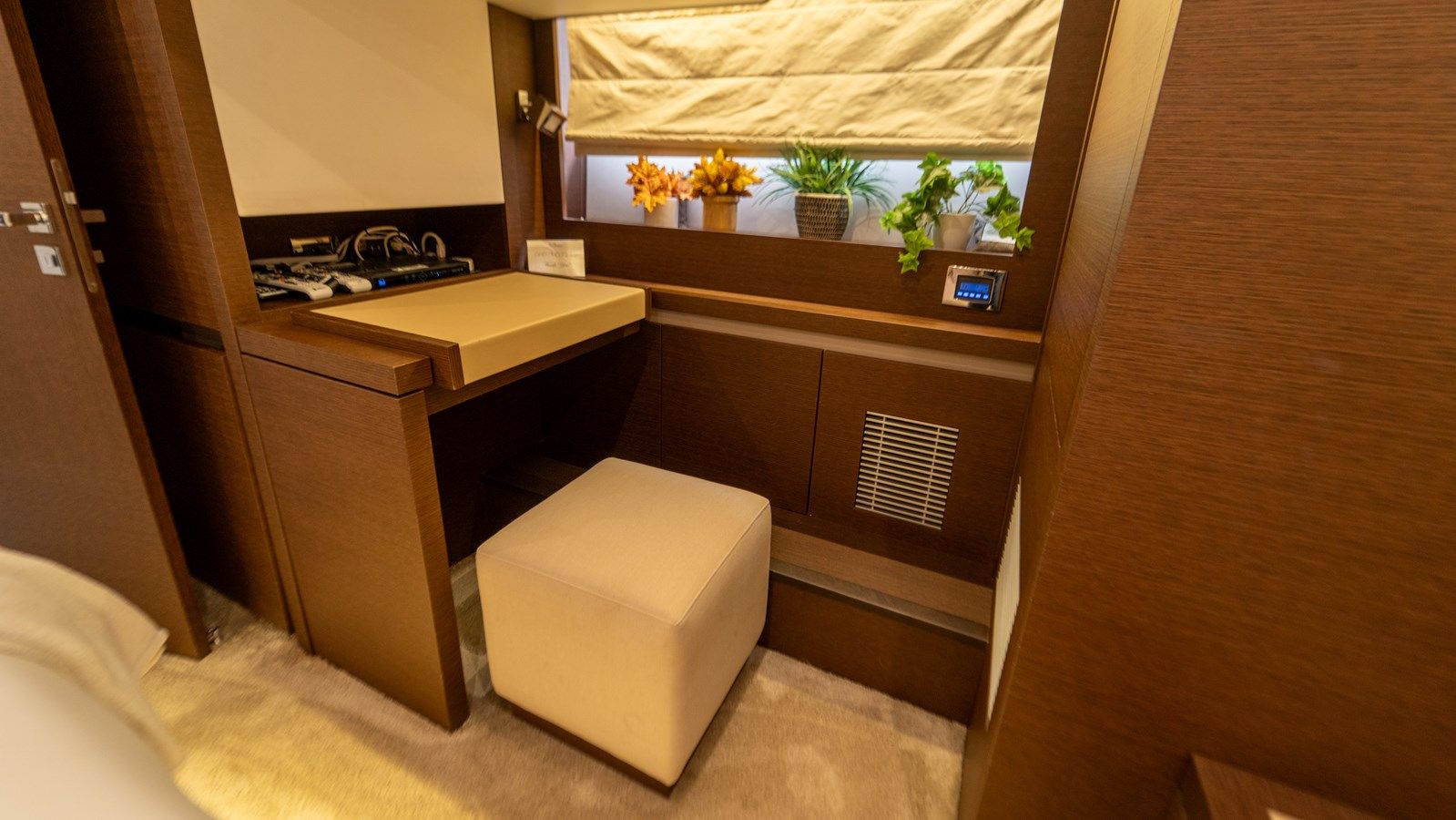 best yacht sales deals Yachtooma Prestige 680