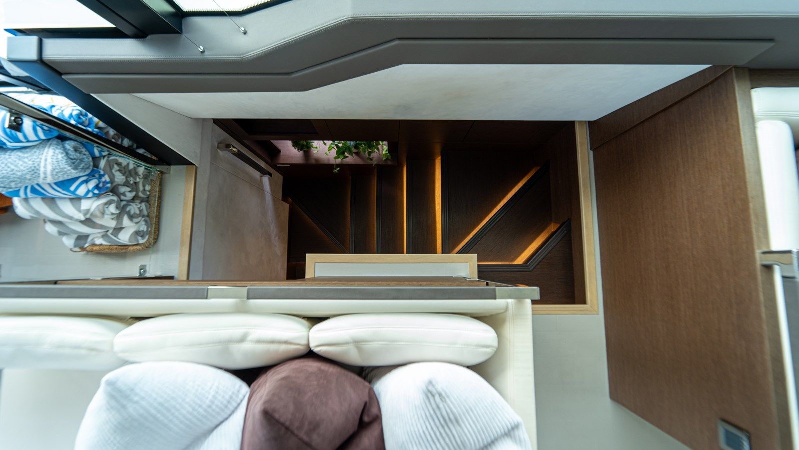 the best price on Yachtooma - PRESTIGE