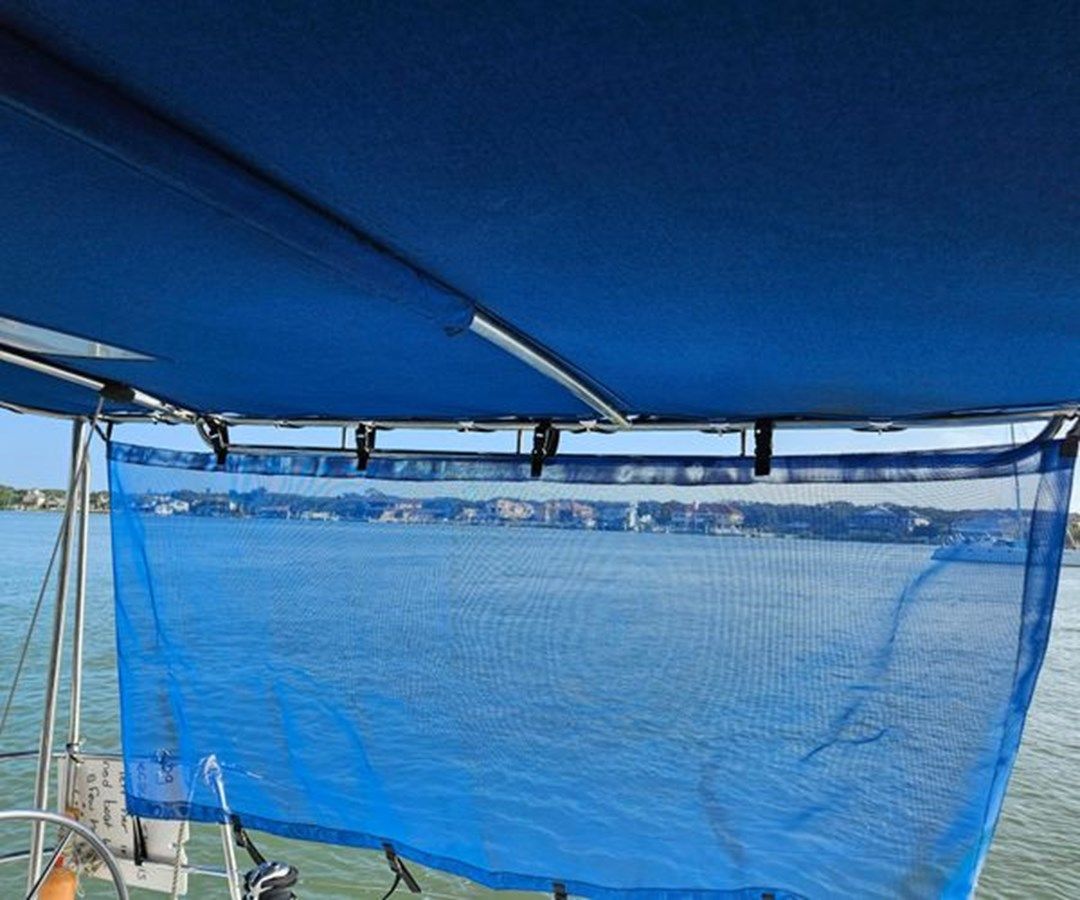 Buy a yacht 2005 Beneteau Cyclades 43 2005