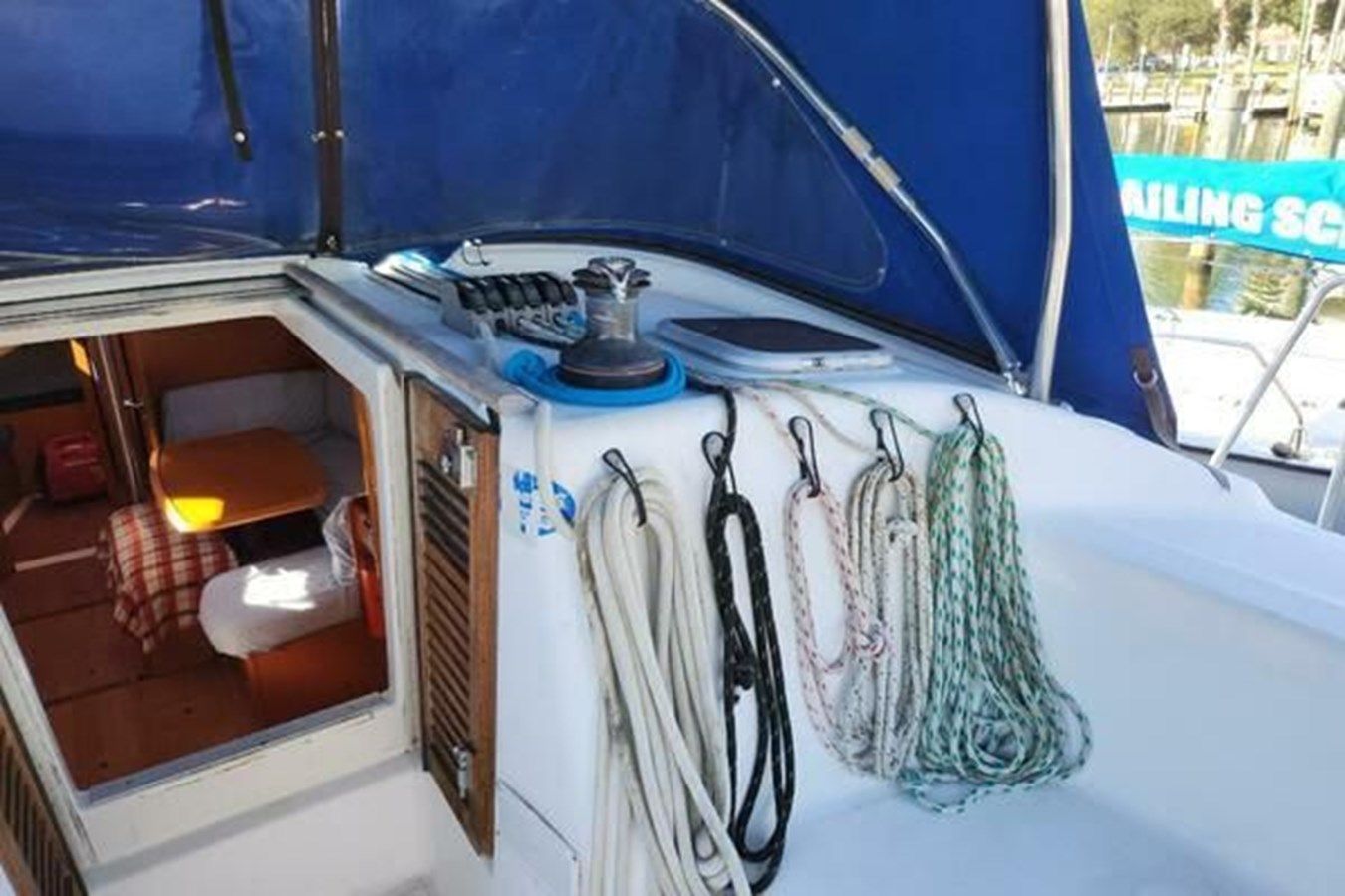 Buy a yacht 2005 Beneteau Cyclades 43 - Beneteau