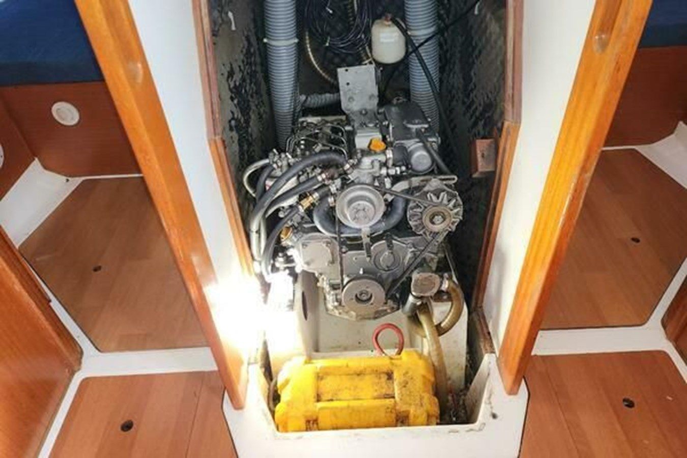 Buy a yacht 2005 Beneteau Cyclades 43 43