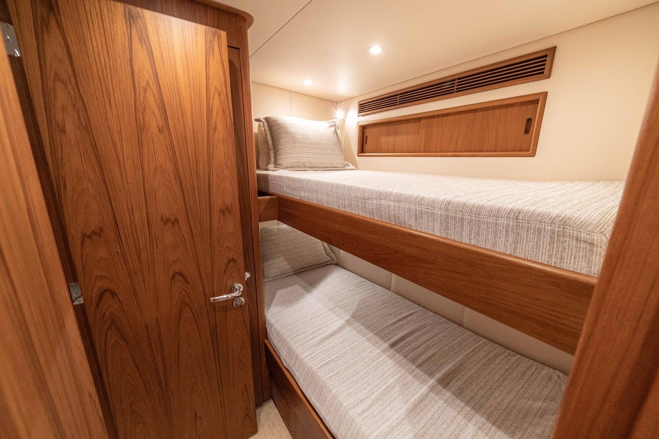 Buy a PERLAMAR 86 at Shestakov Yacht Sales