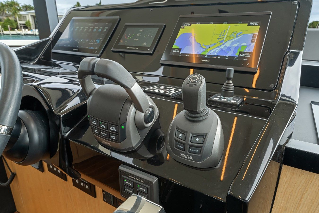 Купить яхту OKEAN 52 - OKEAN YACHTS в Shestakov Yacht Sales