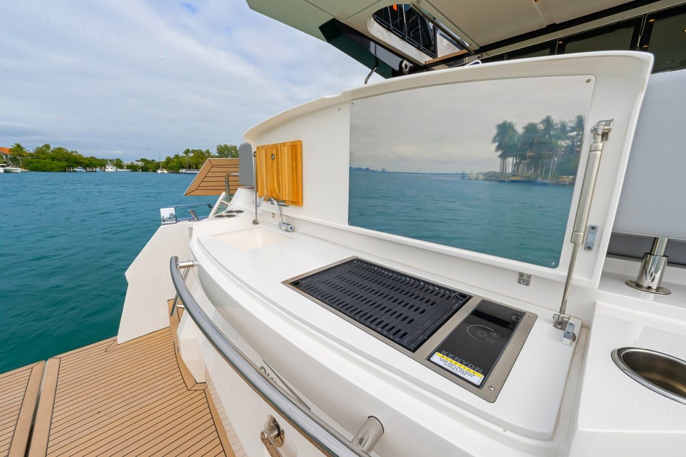 Лучшая цена на OKEAN 52 52