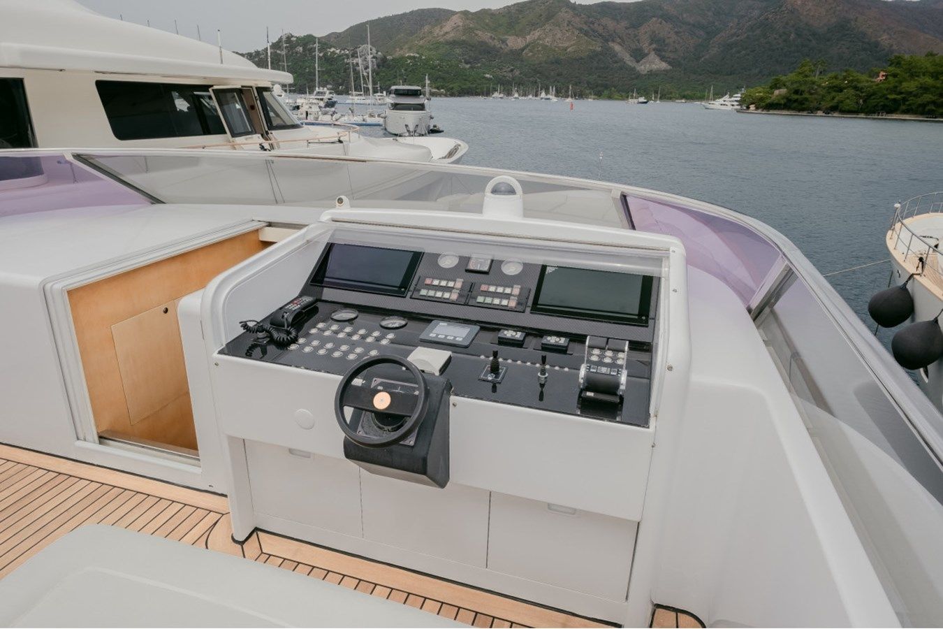 Купить яхту PARSLEY 125 в Shestakov Yacht Sales