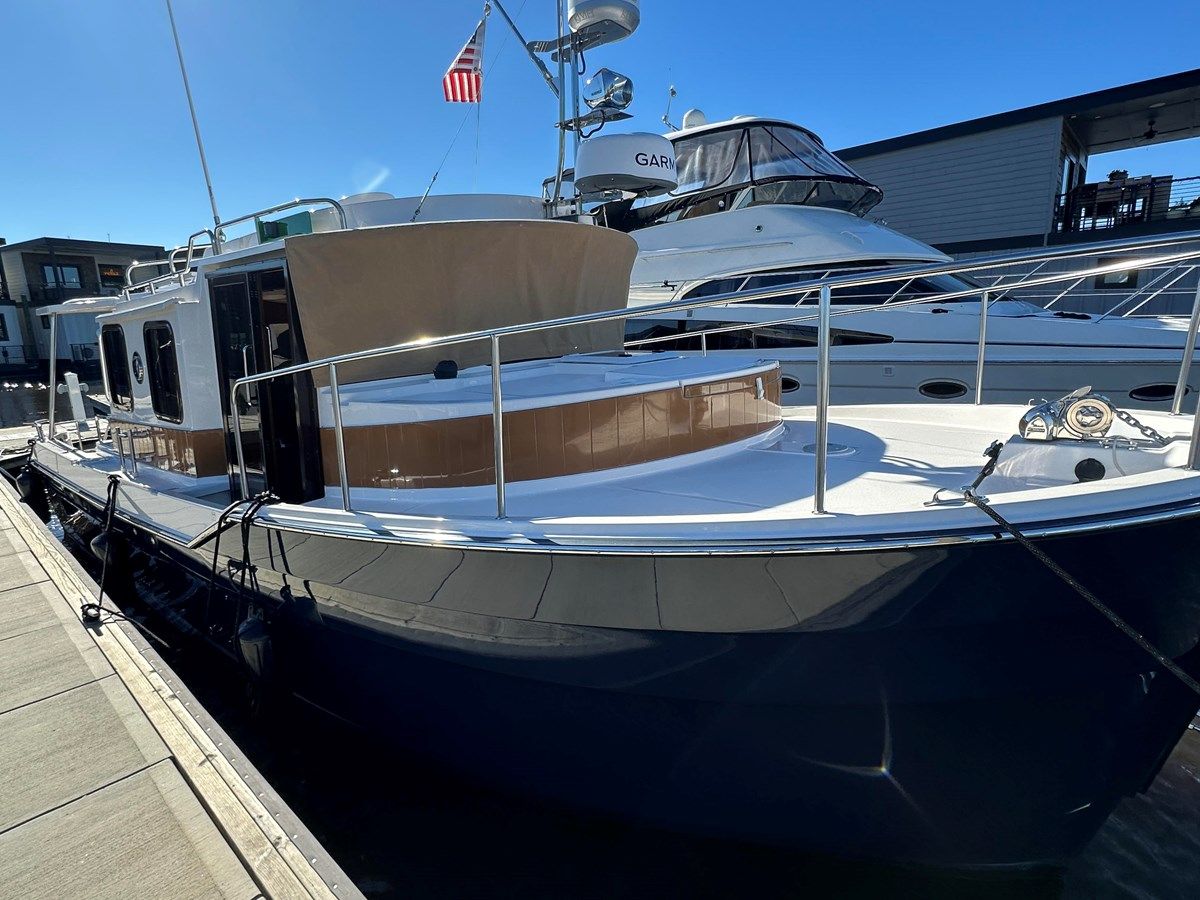 Buy a Starpoint 34 at Shestakov Yacht Sales