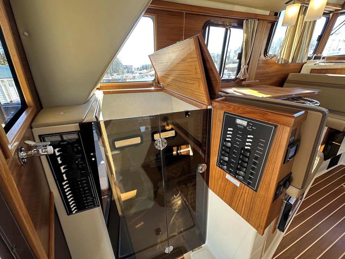 Buy a yacht Starpoint R31S