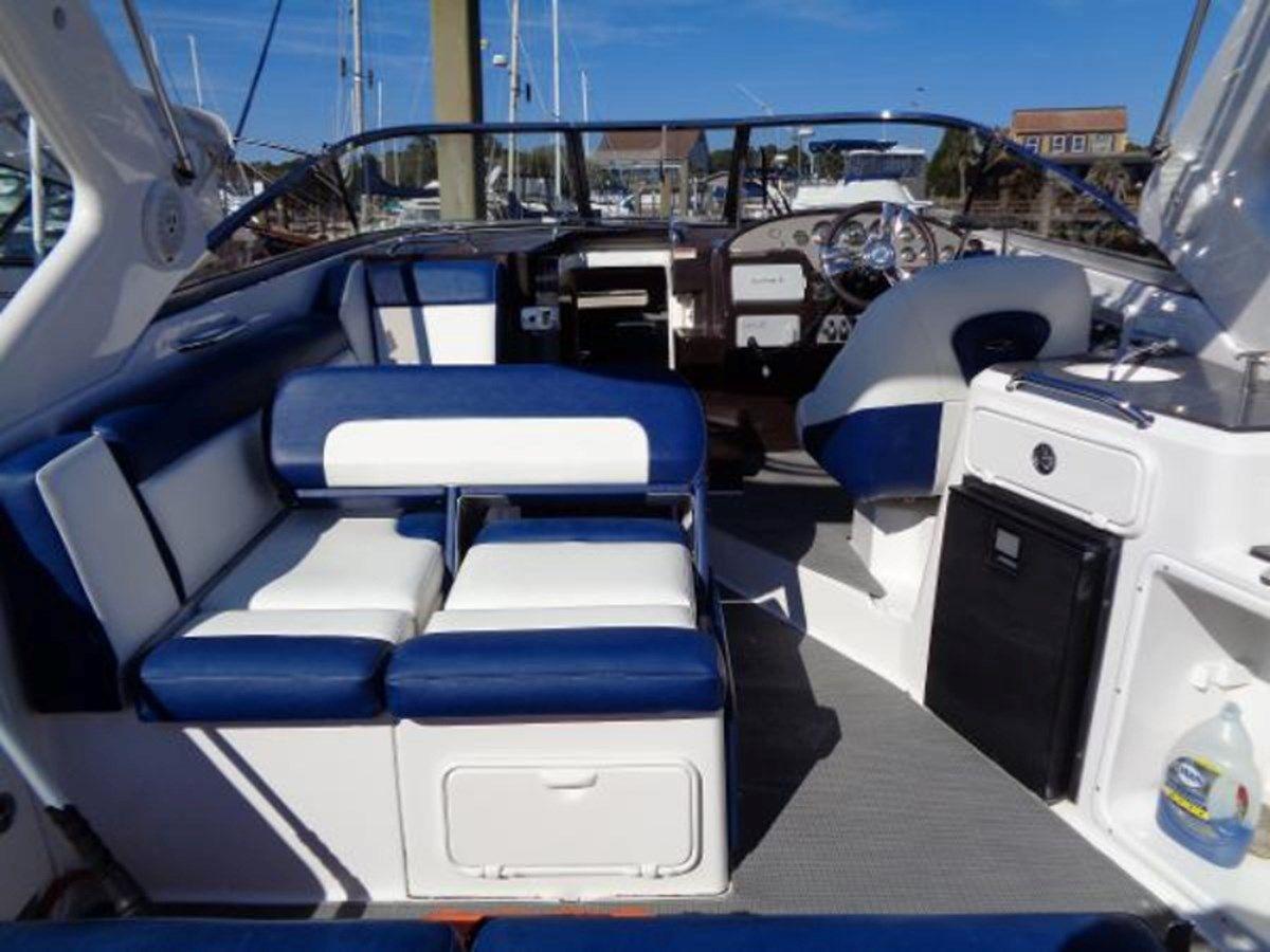 best yacht sales deals 3060 Window Express - Regal