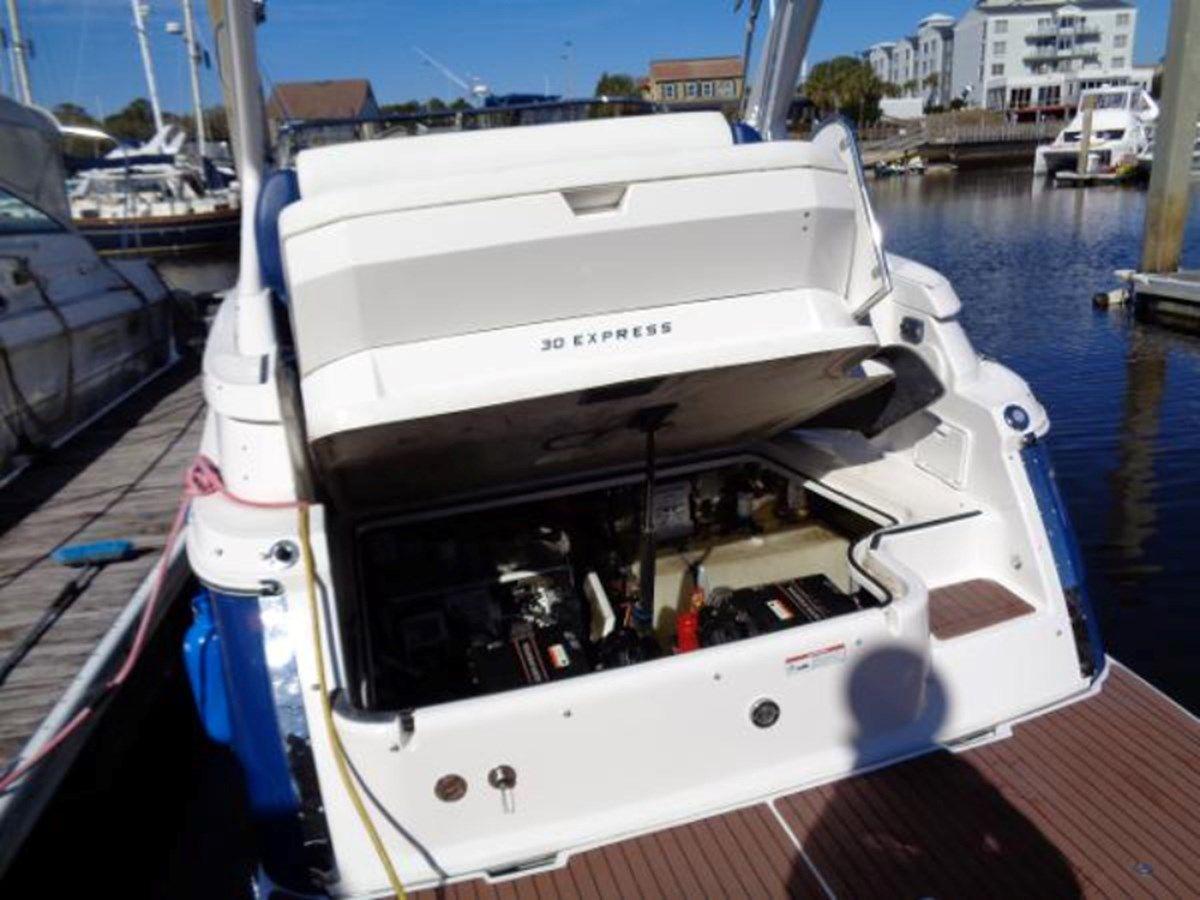 Buy a yacht 3060 Window Express - Regal