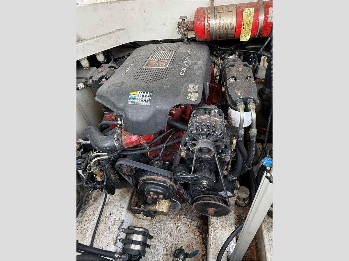 29' LARSON 2004 2004