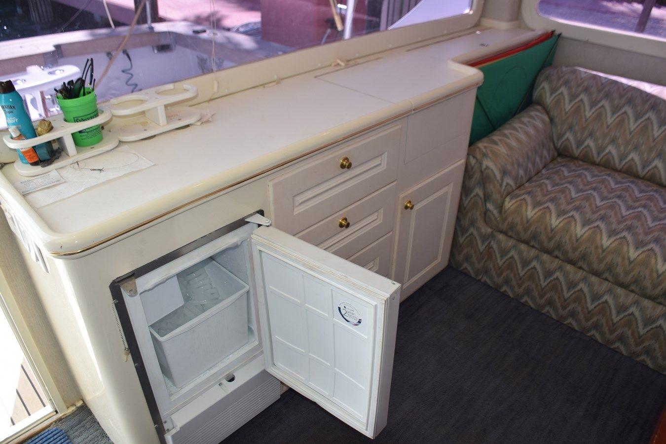 Buy a yacht LOW BIDDER X - SUNNY BRIGGS