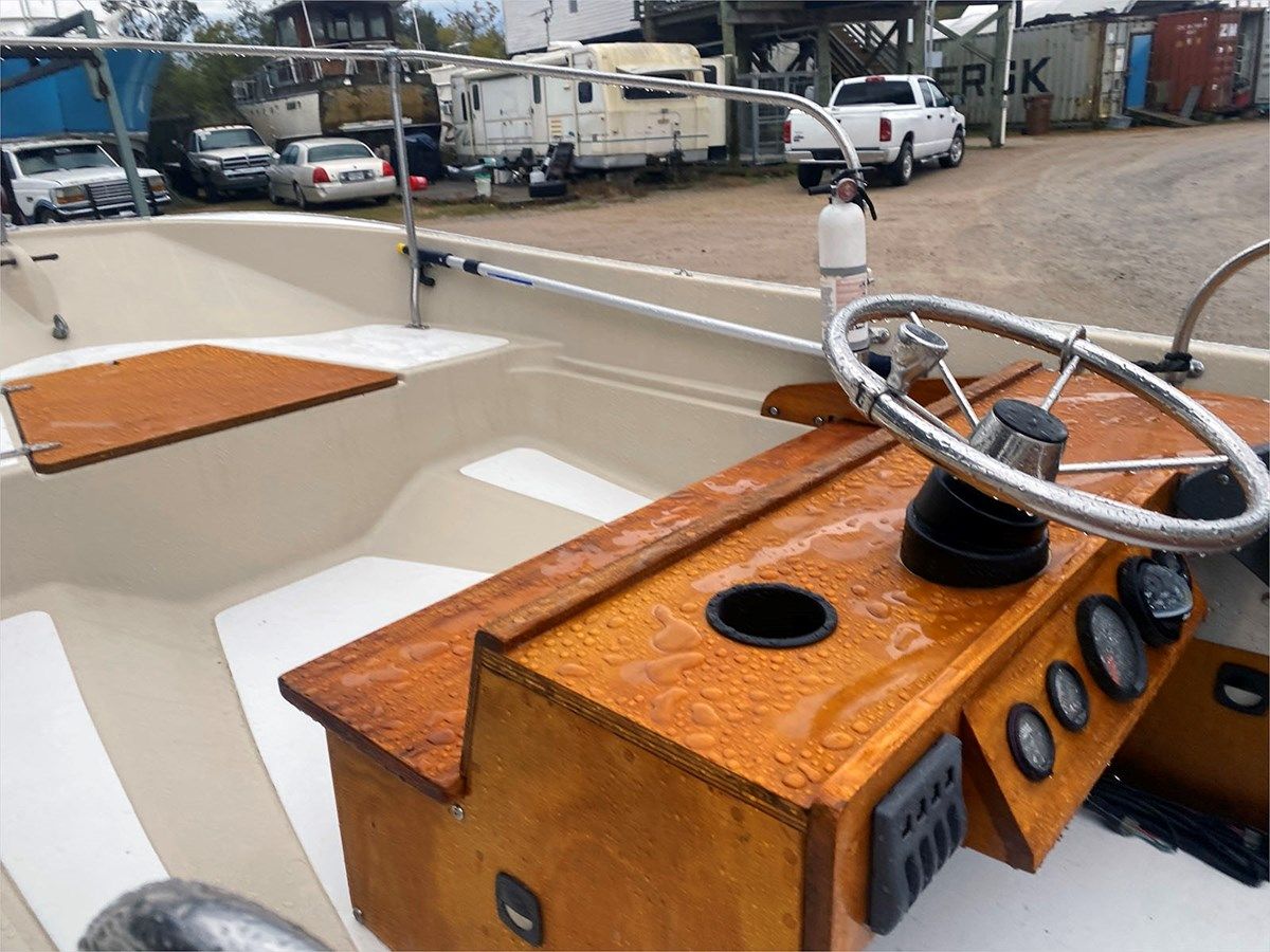 Купить яхту 17 BOSTON WHALER 1976 в Shestakov Yacht Sales