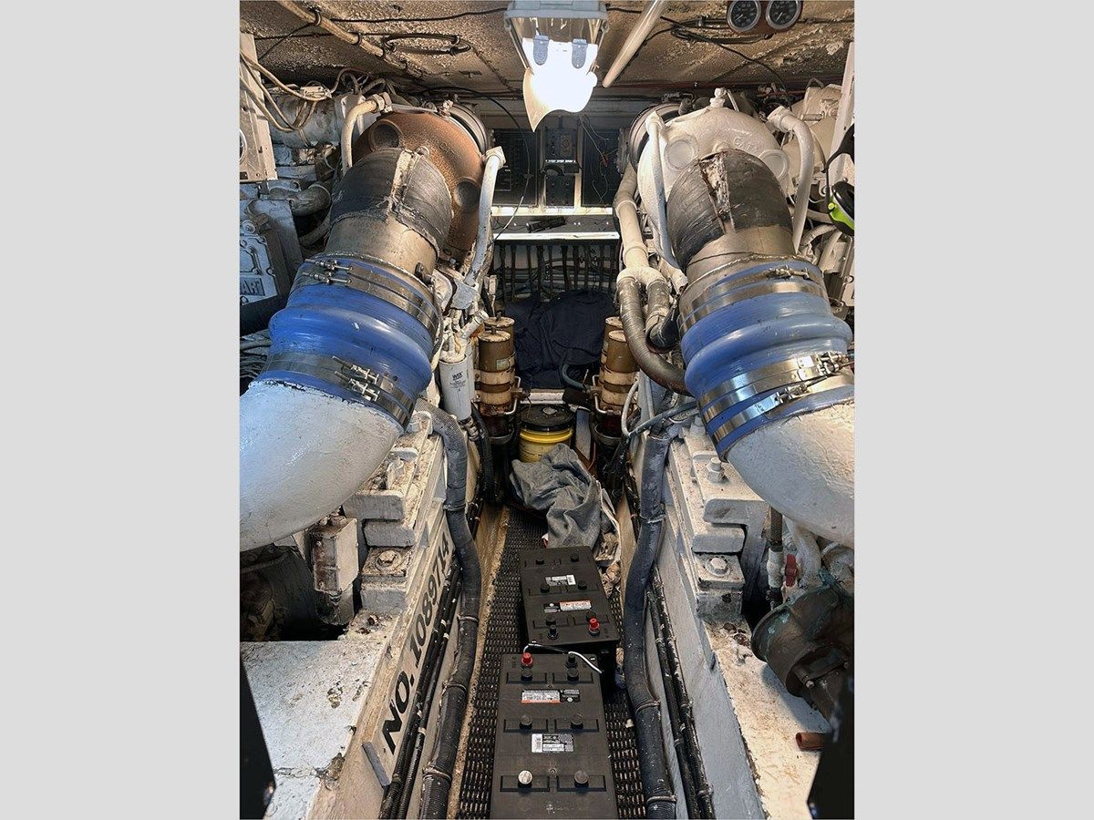 best yacht sales deals 54 HATTERAS 1994