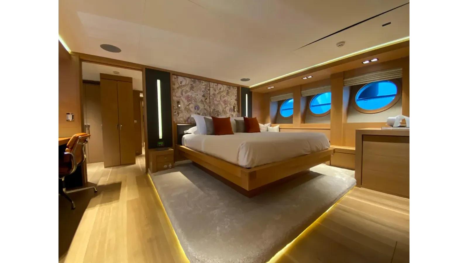 Купить яхту ESCAPE - PALMER & JOHNSON в Shestakov Yacht Sales