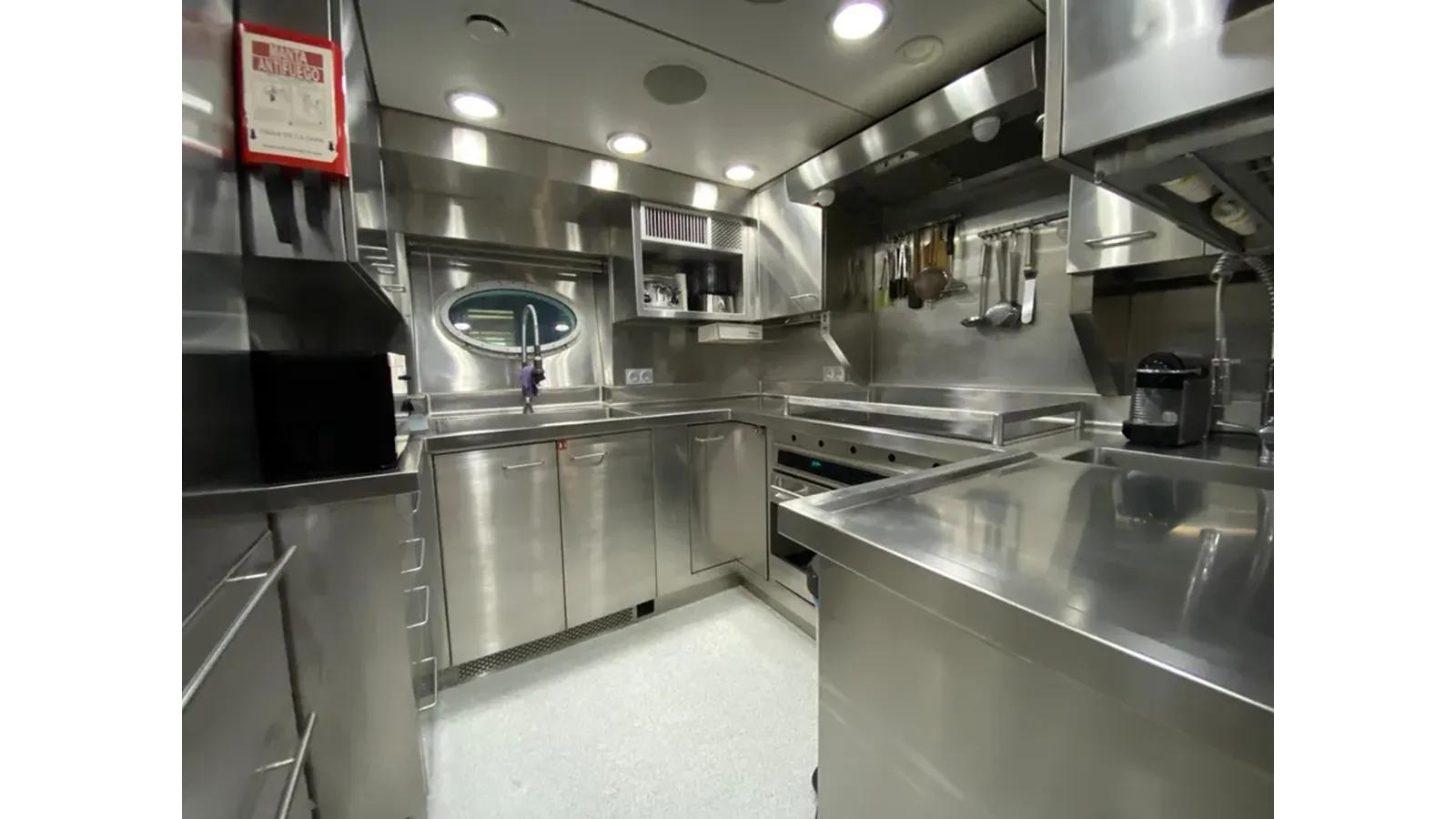 Стоимость яхты ESCAPE - PALMER & JOHNSON