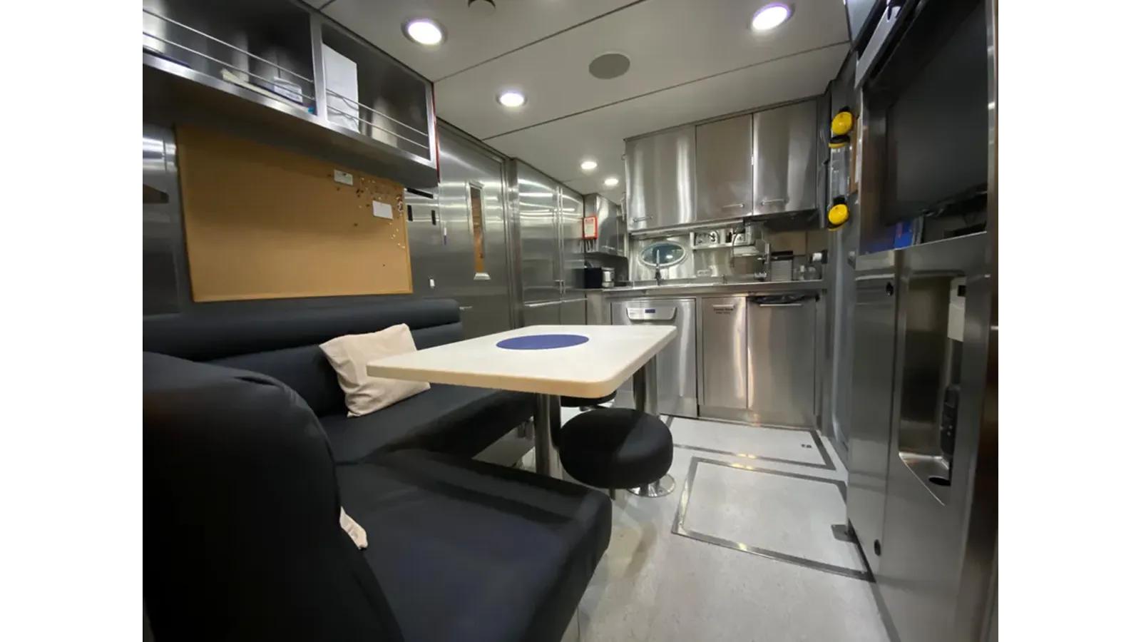 Купить яхту ESCAPE 120 в Shestakov Yacht Sales