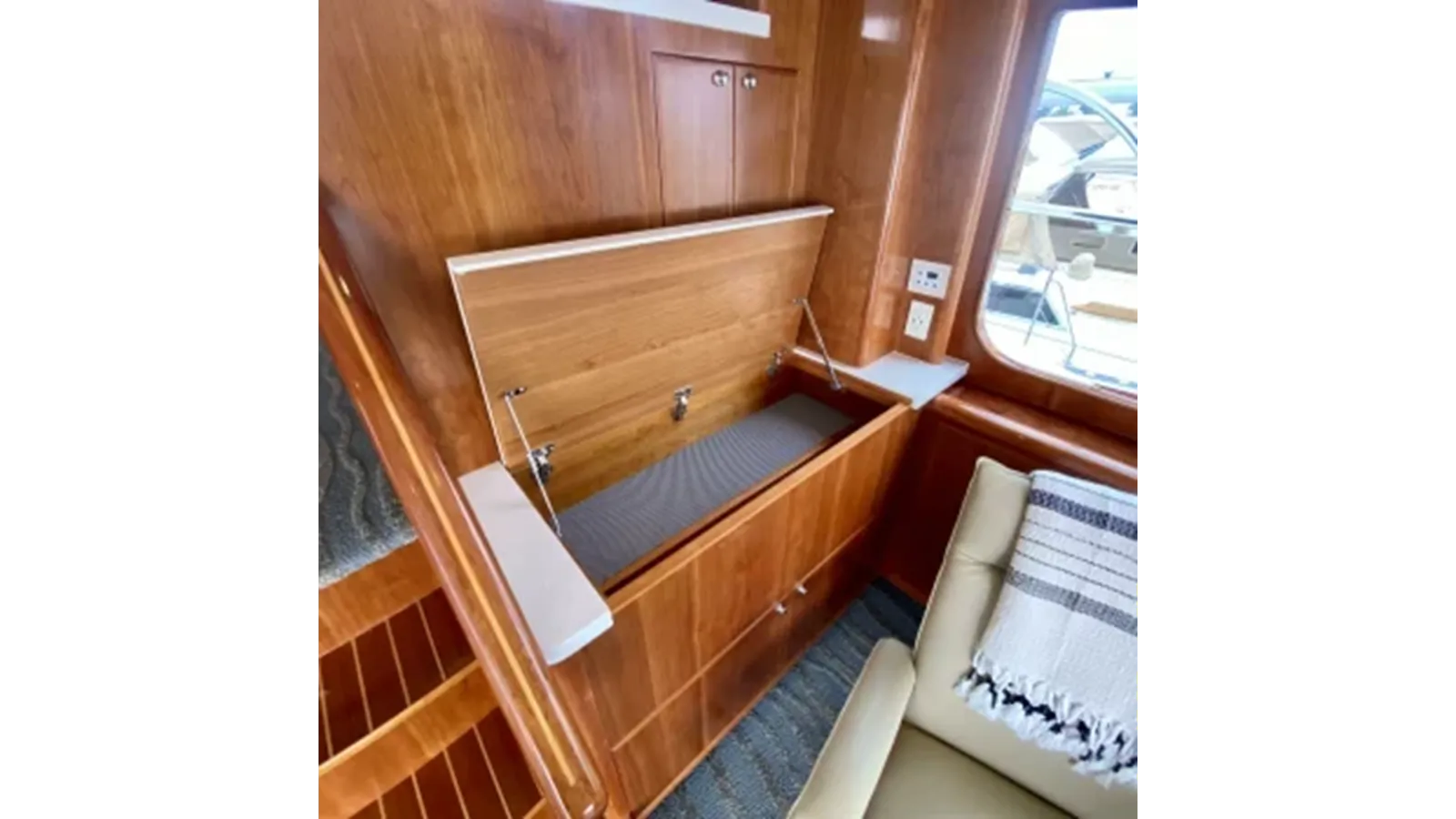 best yacht sales deals Mikelson Nomad 5962 59