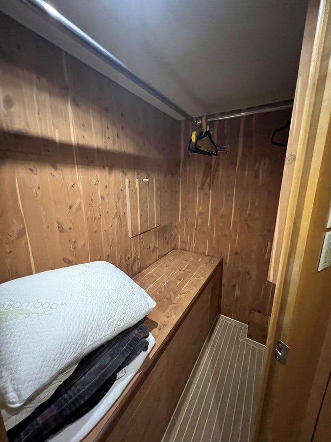 Buy a Sleepover - Hatteras at Shestakov Yacht Sales