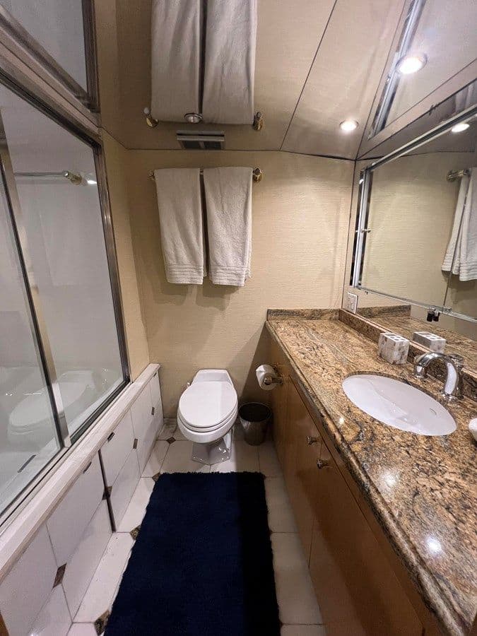 Buy a yacht Sleepover - Hatteras