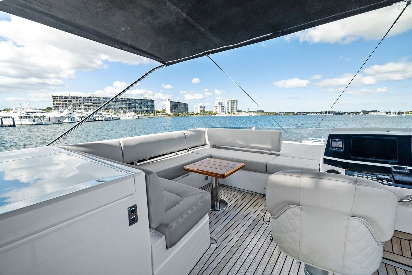 Buy a Almost Heaven Manhattan 52 at Shestakov Yacht Sales