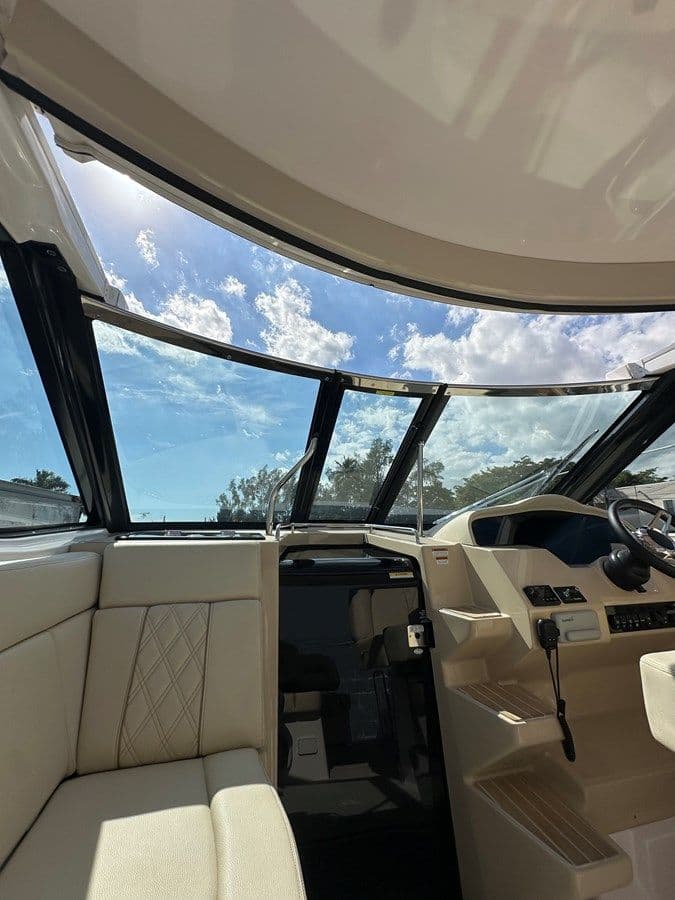 Buy a yacht Regal 35 Sport Coupe 2020