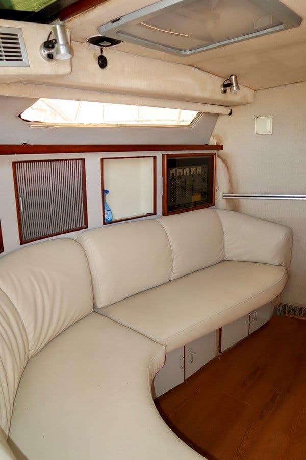 best yacht sales deals Sea Ray 390 Express Cruiser