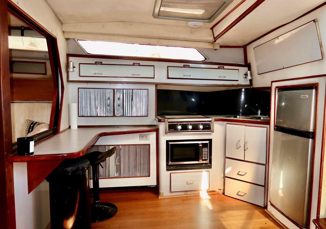 Buy a Sea Ray 390 Express Cruiser 390 Express Cruiser at Shestakov Yacht Sales