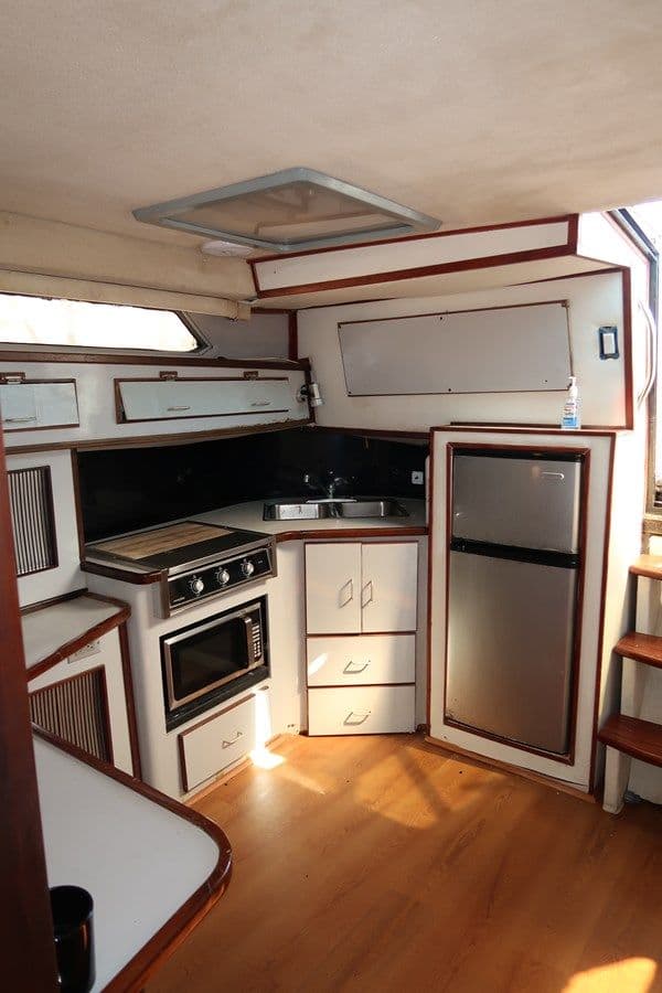 Sea Ray 390 Express Cruiser