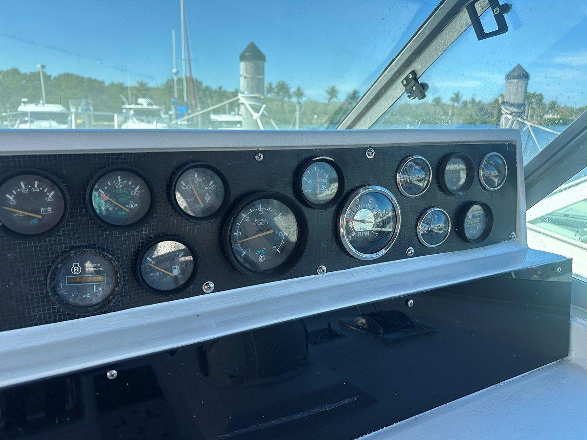 Sea Ray 390 Express Cruiser yacht sale