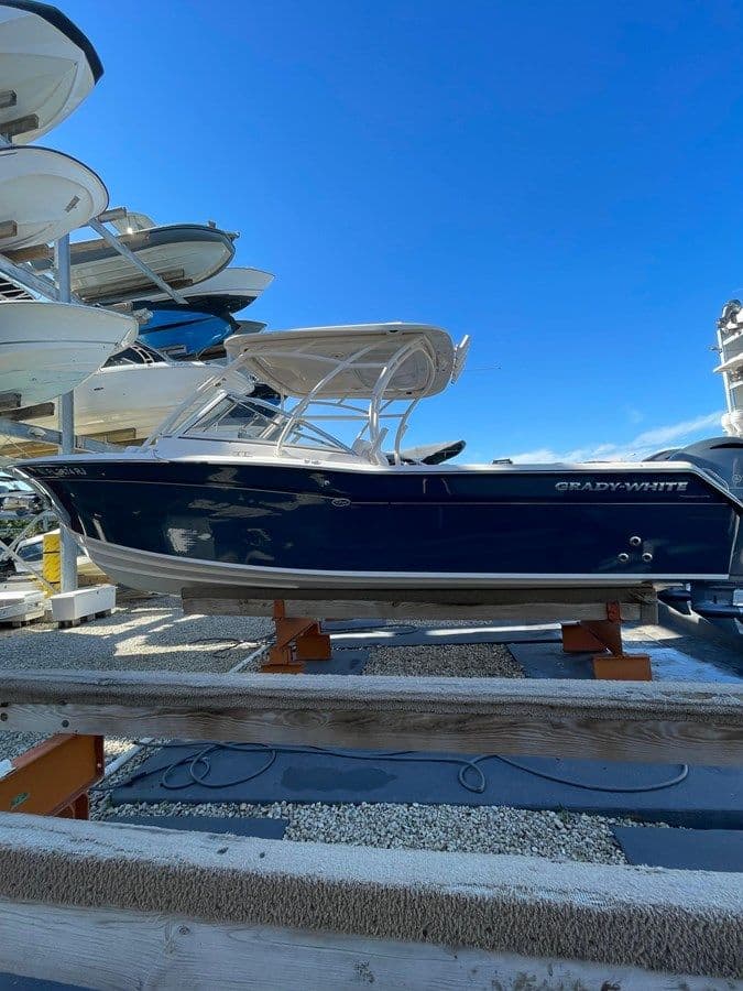 Buy a yacht Grady-White Freedom 275 2017