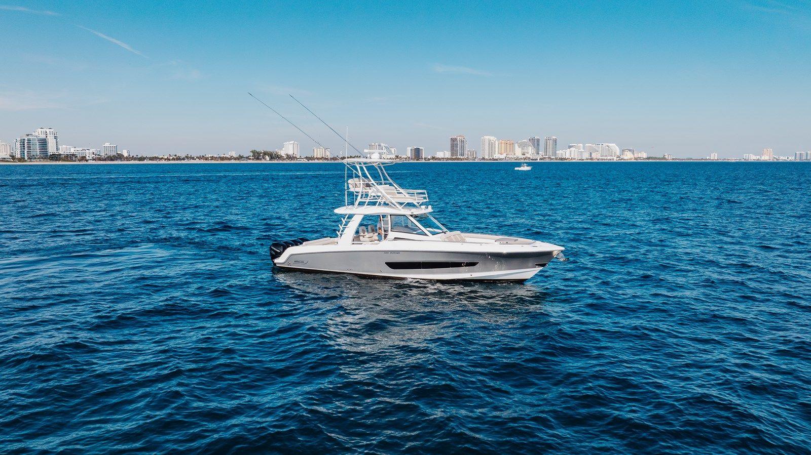 the best price on Boston Whaler 420 Outrage 42